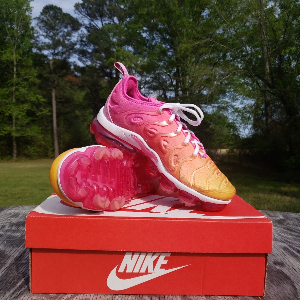 Nike Air Vapormax Plus 'Summer Sunset' Sneaker || Women's Size: 8 || CI9900-600